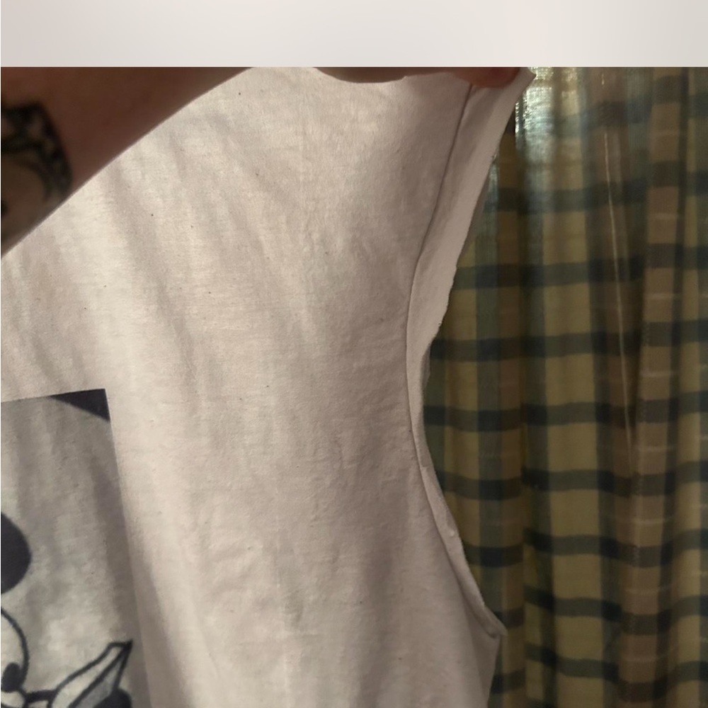 Casual White Graphic Tee - Picture 3 of 5